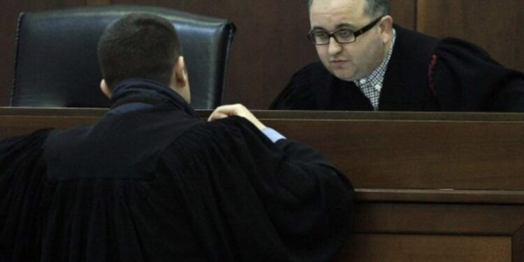 I fshehu tek vjehrri, SPAK i merr makinën dhe apartamentin gjyqtarit të Elbasanit