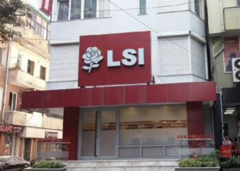 Denoncimi i Metës: Morën hard disc-un dhe pajisje brenda partisë