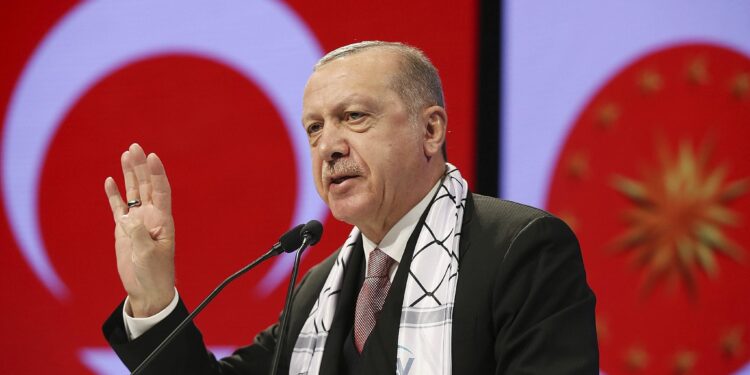 Turqia në krizë të rëndë ekonomike/ Ja pse turqit ndëshkuan me votë Erdoganin