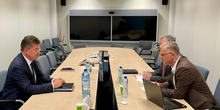 Dialogu Kosovë-Serbi/ Çështja e dinarit, temë e bisedimeve sot në Bruksel