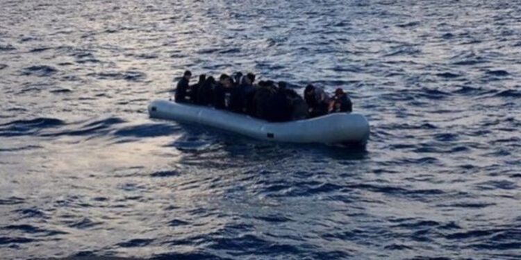 Fundoset varka me emigrantë në brigjet e Turqisë, 8 të vdekur