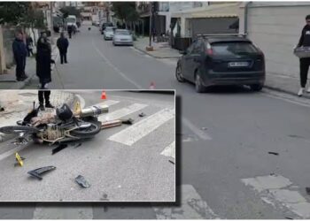 FOTO/ Aksident i RËNDË në Berat, motori i pret rrugën makinës, ndahet më dysh