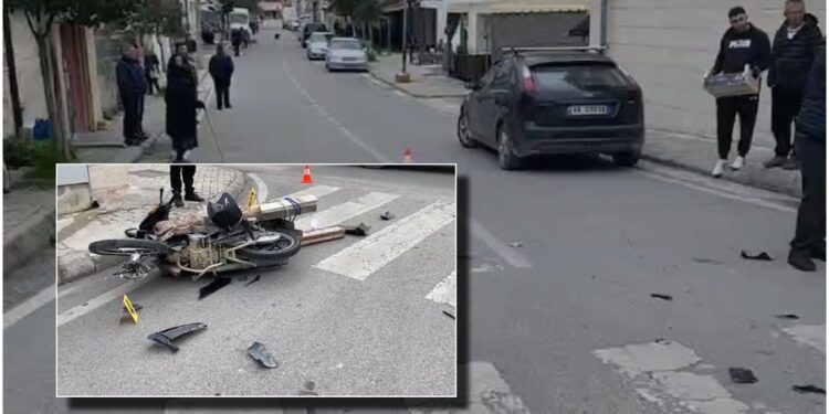 FOTO/ Aksident i RËNDË në Berat, motori i pret rrugën makinës, ndahet më dysh