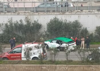 Aksident i trefishtë në Selitë, taksia përplaset me 2 makinat