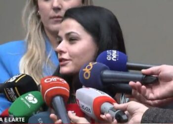 “E prisnim e drejta fiton”/ E veja dhe xhaxhai i Aleks Nikës flasin për mediat pas vendimit të Gjykatës së Lartë për 21 Janarin