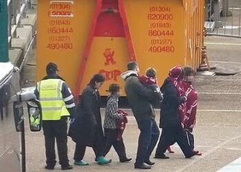 Bandat shqiptare “ribashkojnë” familjet në Britaninë e Madhe për 18 mijë paund/ Investigimi i Daily Mail zbulon “taksitë ilegale”