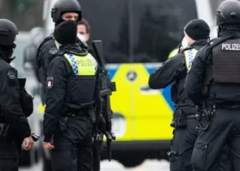 Shpërthen makina e shqiptarit në një parking në Berlin, pjesë të automjeteve “fluturuan” 30 metra larg