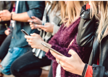 Hulumtim: Të rinjtë sot brezi më i palumtur, Shqipëria e fundit në Ballkan