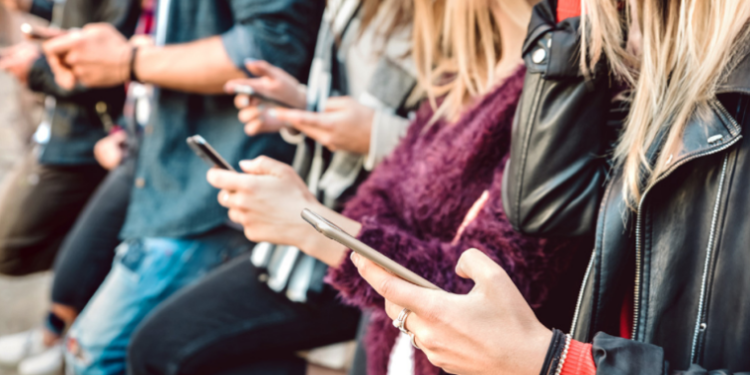 Hulumtim: Të rinjtë sot brezi më i palumtur, Shqipëria e fundit në Ballkan