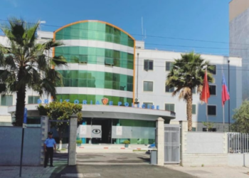 Të shtëna me armë zjarri në Durrës, plagoset 36-vjeçari, autori në arrati