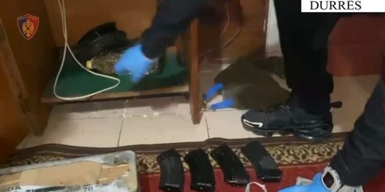 Sukth/ Zbulohet një tjetër bazë armësh, në pranga pronari i banesës