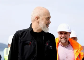 Rama inspekton punimet në Lungomare 3, qytetarët e ftojnë të lahet, ja si përgjigjet kryeministri