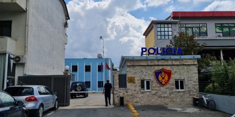 Vrasja e foshnjes në Tapizë, 42-vjeçarja nuk rrëfen arsyet e krimit, burri: S’e dija që ishte shtatzënë