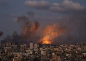 Mbërrijnë kamionët me ndihma në veri të Gazës, bisedimet e Katarit pritet të rifillojnë për marrëveshjen e armëpushimit