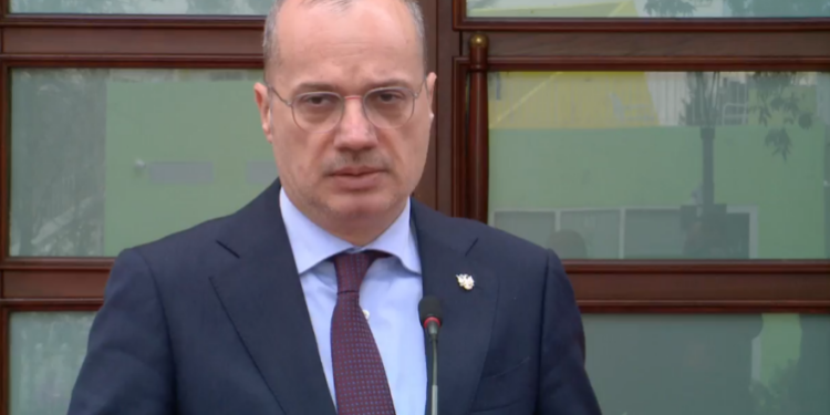 Lehtësohen procedurat e vizave për disa shtete, ministri Hasani: Ka pasur rritje të numrit të turistëve