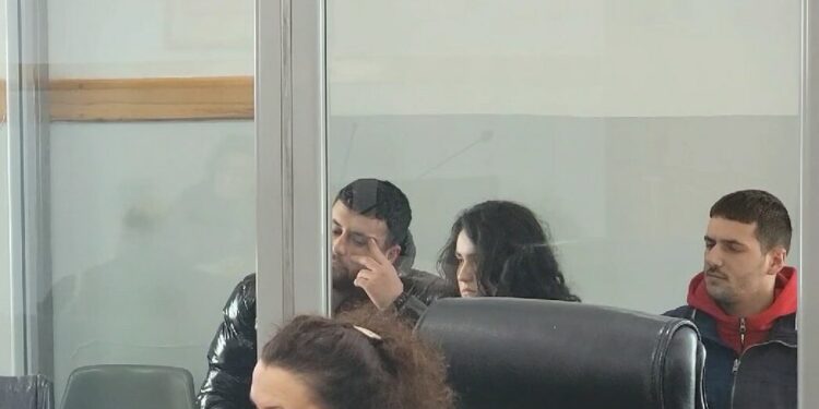 Shenjat e gishtave në pistoletë! Flet djali i vogël, kush e vrau babanë?