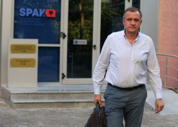 “Paguaj 10 mln lekë”/ Kërkon që të njihet me aktet e dosjes, Beqaj gjen mënyrën, ngujohet në SPAK