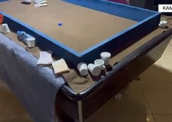 Ushtronin veprimtarinë e lojërave të fatit në lokal, tre të arrestuar në Kamëz, një i proceduar