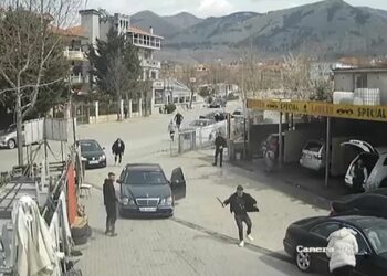 Dhunuan me leva e shkopinj të riun në servisin në Korçë, gjykata liron nga qelia 4 autorët