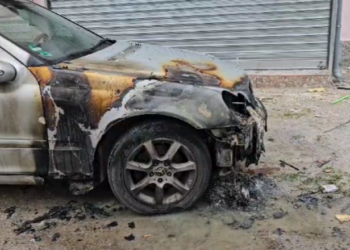 I vunë zjarrin dy makinave, arrestohen 4 adoleshentët në Korçë