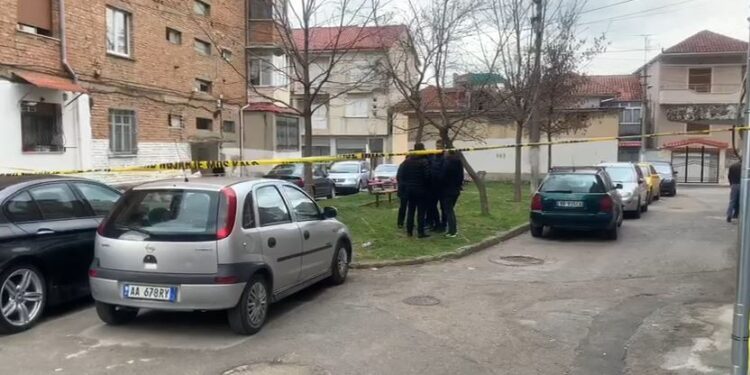 Tronditëse në Korçë! I moshuari 73 vjeç i jep fund jetës, hidhet nga kati i 3-të i pallatit