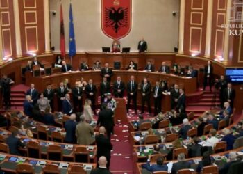 Pas 5 muajsh kaos, sot pritet seancë normale në Kuvend