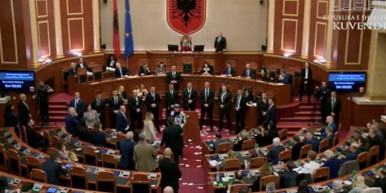 Pas 5 muajsh kaos, sot pritet seancë normale në Kuvend