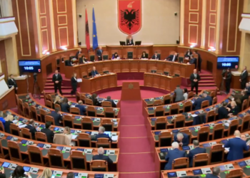 Vendimi për pagat në prill, debate në Kuvend edhe për ndërtimin e Portit të ri në Durrës