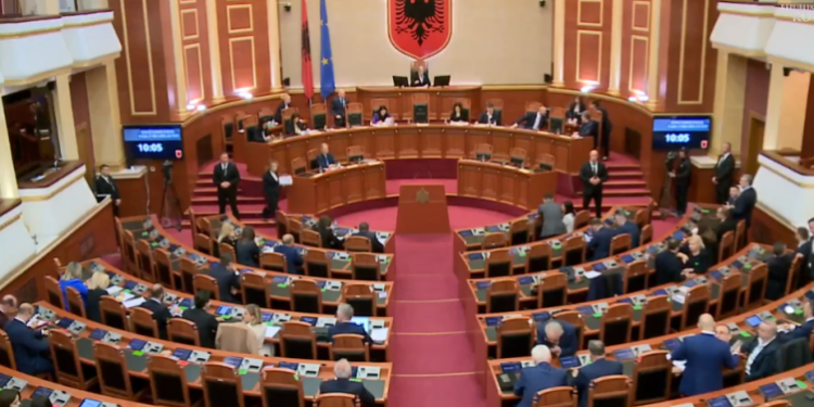 Vendimi për pagat në prill, debate në Kuvend edhe për ndërtimin e Portit të ri në Durrës