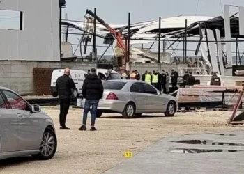 VOA/ Shpërthimi në Lushnje, magazina e deputetit socialist Çela, në shkelje të lejes së ndërtimit