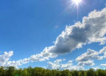 Kthjellime dhe temperatura të larta, parashikimi i motit për sot