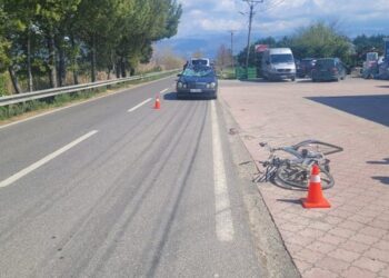 Makina merr para biçikletën në aksin rrugor Laç-Patok, plagoset 60-vjeçari, niset drejt Traumës