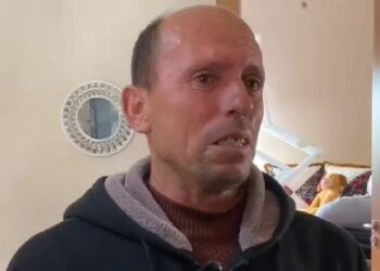 FOTO/ Një ditë pas shpërthimit tragjik në Lushnjë, banori nuk mban dot lotët: Mirë që Zoti shpëtoi familjen time!