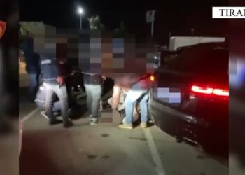 Makina e mbushur me armë nga Shkodra drejt Tiranës!