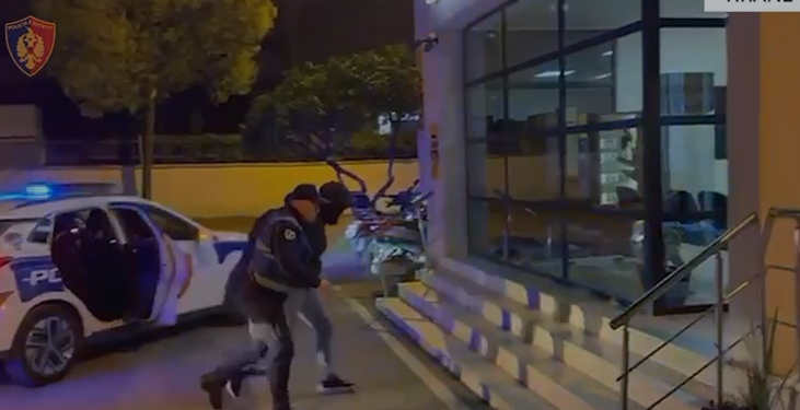 Vodhi çekun me vlerë 10 mijë euro në vendin e punës, prangoset i riu në Tiranë