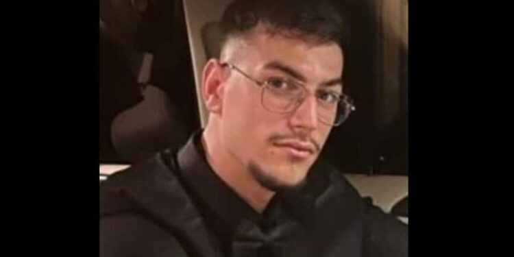 Shkollë paradite, punë pasdite- 19 vjecari i vrarë në Fier një djalë “model”, prekin shokët e klasës me mesazhin!