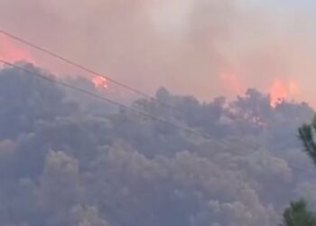 VIDEO/ Zjarr i madh në ish-depozitat e karburantit në Ballsh