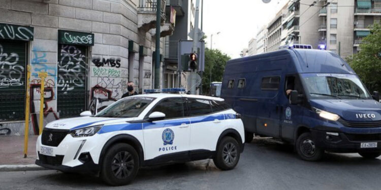 Tragjedi në Athinë/ Kishte shkuar për ta denoncuar, 28-vjeçarja goditet për vdekje me thikë para komisariatit nga ish-partneri