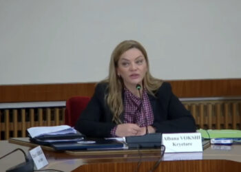 LIVE-Komisioni/ Vokshi shpërthen ndaj deputetëve të PS-së: A keni turp a jo?