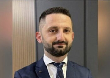 Si u zbulua, kush e tradhtoi shefin e IT-së brenda policisë që u arrestua?