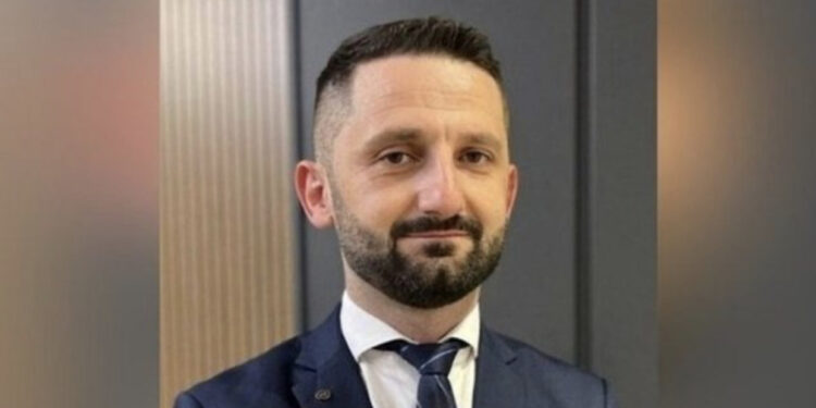 Si u zbulua, kush e tradhtoi shefin e IT-së brenda policisë që u arrestua?