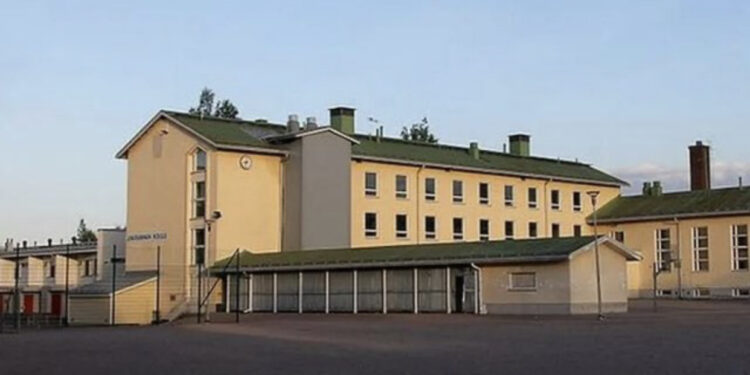 Të shtëna me armë zjarri në një shkollë fillore në Finlandë, plagosen tre nxënës