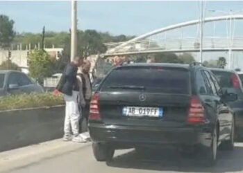 Aksident i katërfishtë në autostradën Tiranë-Durrës, krijohen radhë të gjata trafiku