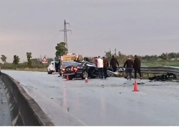 Aksident në Lushnje, dy mjetet përplasen, drejtuesit në gjendje të rëndë
