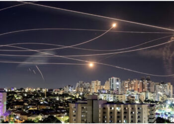 Lufta ka nisur! Irani lëshon dronët, Izraeli ngre ‘Kupolën e Hekurt’