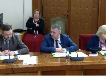 LIVE-Debati në komision/ Ndreca: Pyesni sekretarin! Vokshi: Kurrë, nuk kemi super sekretar!