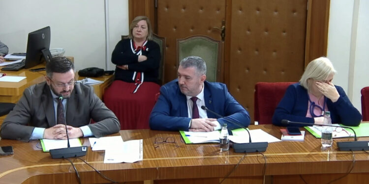 LIVE-Debati në komision/ Ndreca: Pyesni sekretarin! Vokshi: Kurrë, nuk kemi super sekretar!