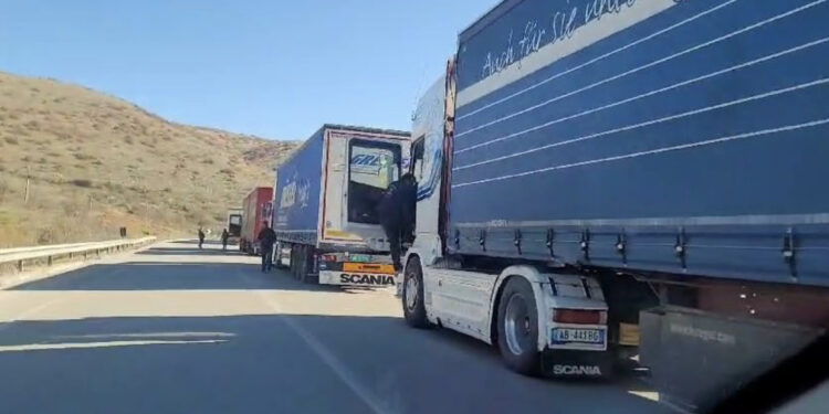 Pas grevës dyditore nga sindikata greke, rihapet kufiri me Greqinë, radhë të gjata automjetesh