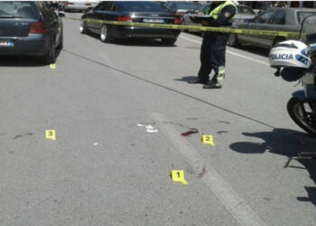 Aksident në Korçë, makina përplas kalimtarin në mes të bulevardit