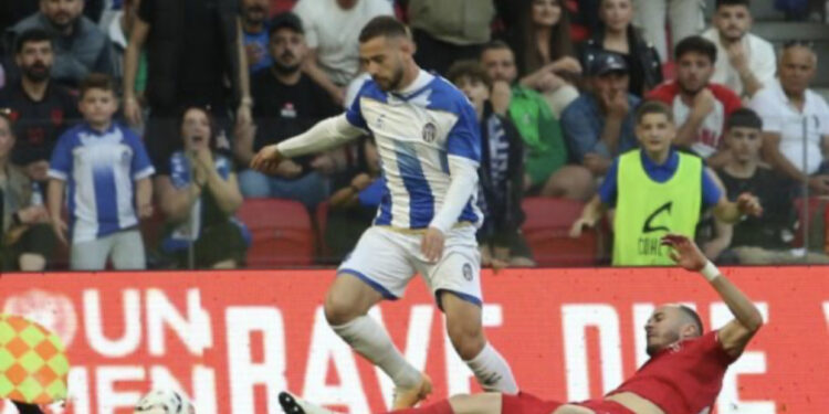 Pjesa e parë mbyllet me gola dhe polemika, VAR protagonist në derbin e kryeqytetit